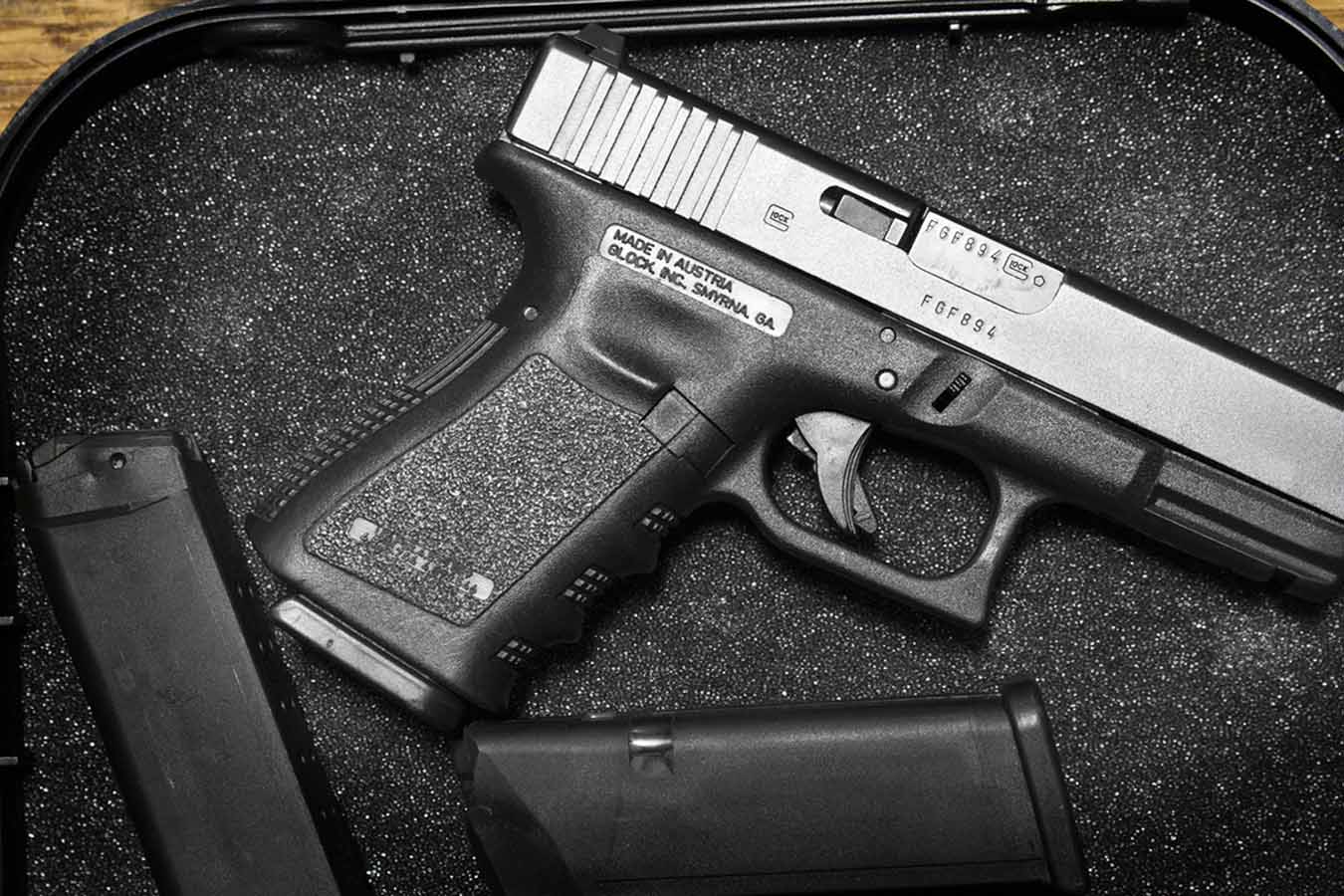 GLOCK Model 23 40 S&W Police Trade-Ins with Night Sights and 3 Mags (Gen3)